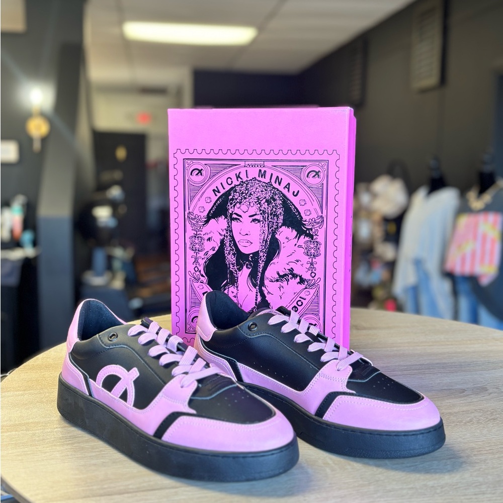 LØCI - NICKI MINAJ X NEO BARBIE DANGEROUS Black/Pink Low-top Sneaker